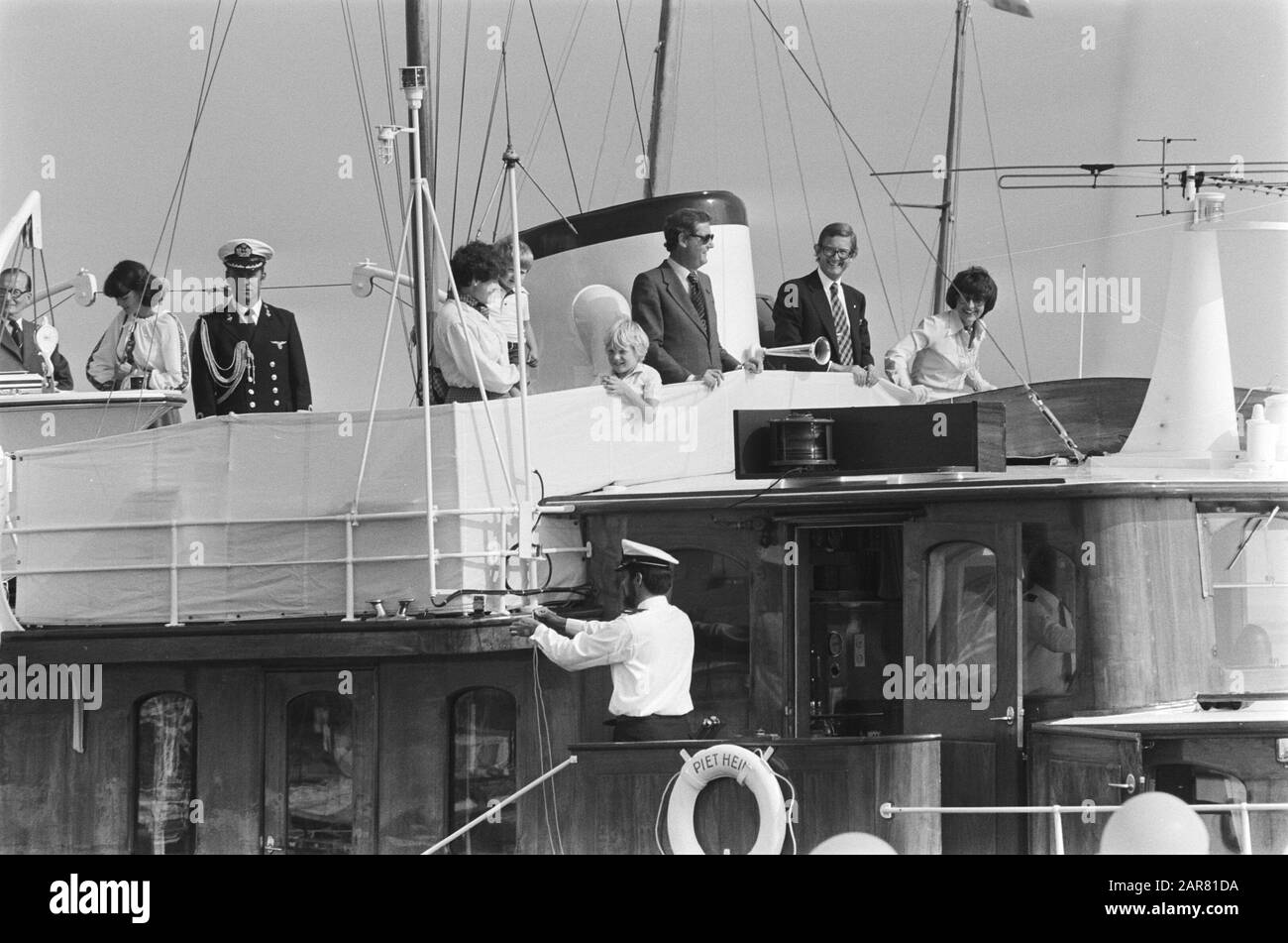 Prinzessin Margriet und Familie bei der Eröffnung der neuen Marina Scharrendijke (Zeeland); Prinzessin Margriet und Familie bei Besuch Datum: 10. August 1978 Ort: Scharendijke, Zeeland Schlüsselwörter: Eröffnungen, Besuche, Yachthäfen persönlicher Name: Margriet, Prinzessin Stockfoto