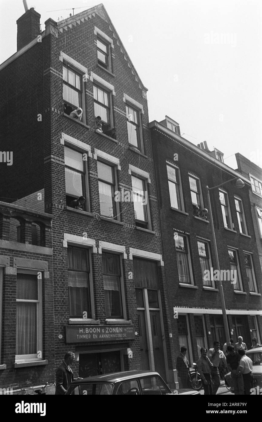 Krawalle und Unruhen in Rotterdam-Afrikaanderbuurt im Zusammenhang mit türkischen Pensionen Datum: 12. August 1972 Standort: Rotterdam, Zuid-Holland Schlüsselwörter: Pensionen, Krawalle Stockfoto