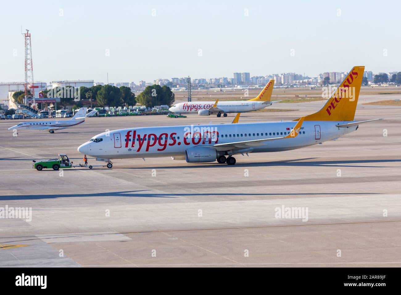 Antalya/TÜRKEI - 24. JANUAR 2020: Boing 737- 800 von Pegasus Airline auf Rückschlag in Antalya, Türkei. Stockfoto