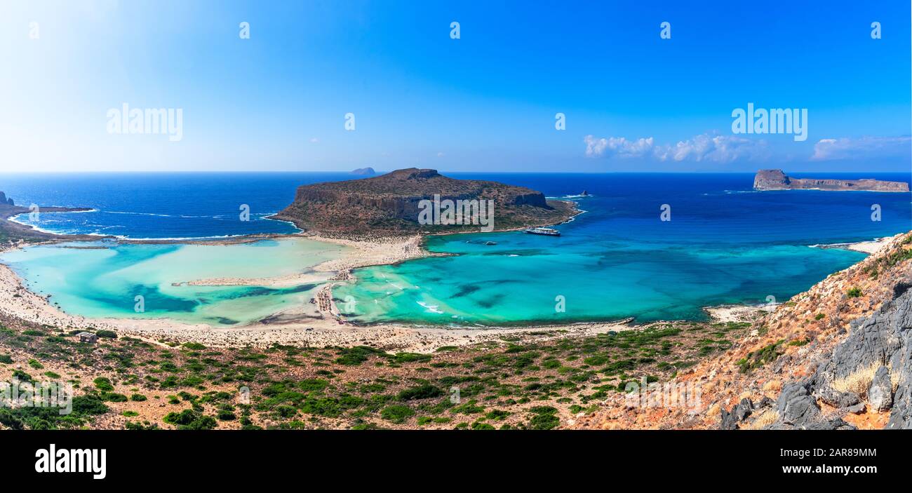 Balos Lagune, Insel Crete, Griechenland: Panoramaaussicht auf die Balos Lagune und Gramvousa Insel auf Crete, Griechenland. Cap Tigani im Zentrum Stockfoto