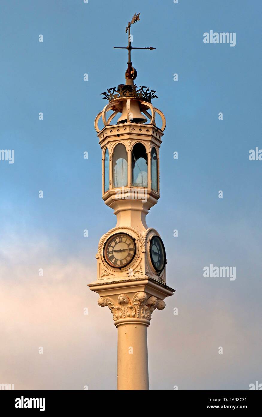 Einzigartige Uhr, Leuchtturm, Nebelglocke, am Custom House Quay, Greenock, Inverclyde, Renfrewshire, Schottland, UK, PA15 1EQ Stockfoto