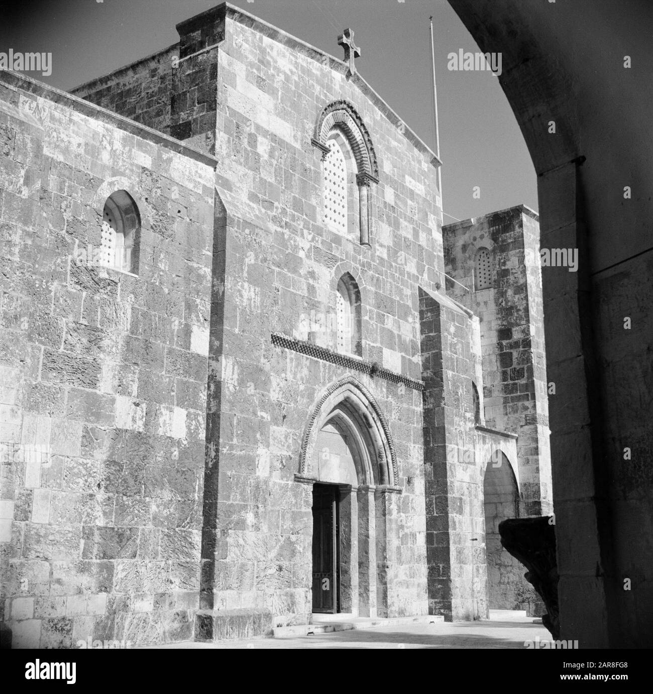 Naher Osten 1950-1955: Kirche der heiligen Anna in Jerusalem auch Bethseda genannt. Auch bekannt als die Kirche, die an dem Ort errichtet wurde, an dem Maria geboren wurde Anmerkung: Zum Zeitpunkt der Aufnahme lag Jerusalem in Jordanien Datum: 1950 Ort: Israel, Jerusalem, Jordanien Schlüsselwörter: Gebäude, Kirchen Stockfoto