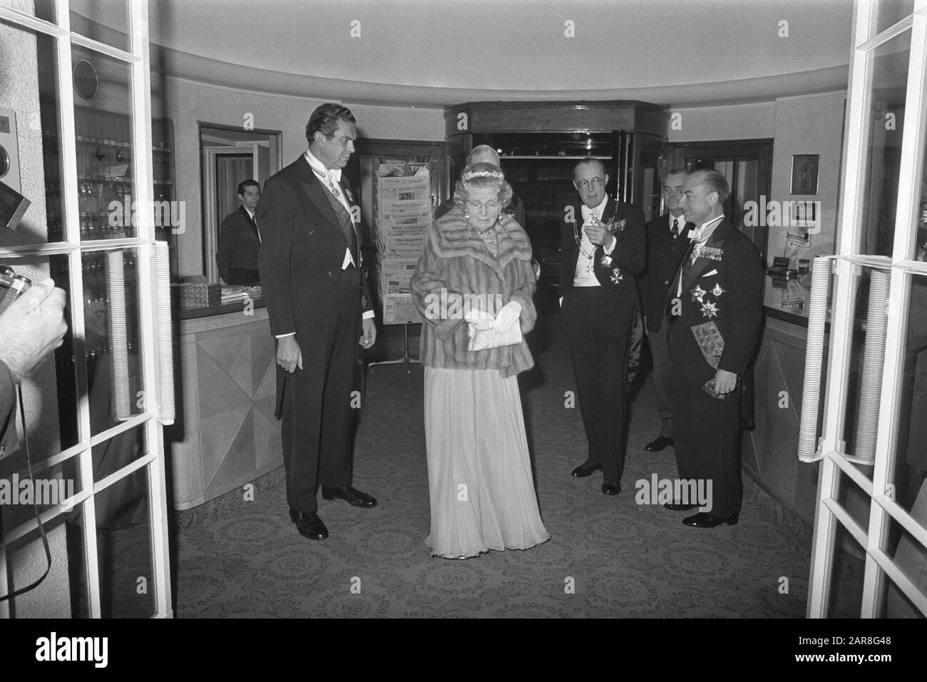 Staatsbesuch Präsident Kekkonen aus Finnland (zweiter Tag Nummer 5 Kekkonen (rechts) und Biesheuvel Datum: 25. Oktober 1972 Schlüsselwörter: Präsidenten, Staatsbesuche Stockfoto