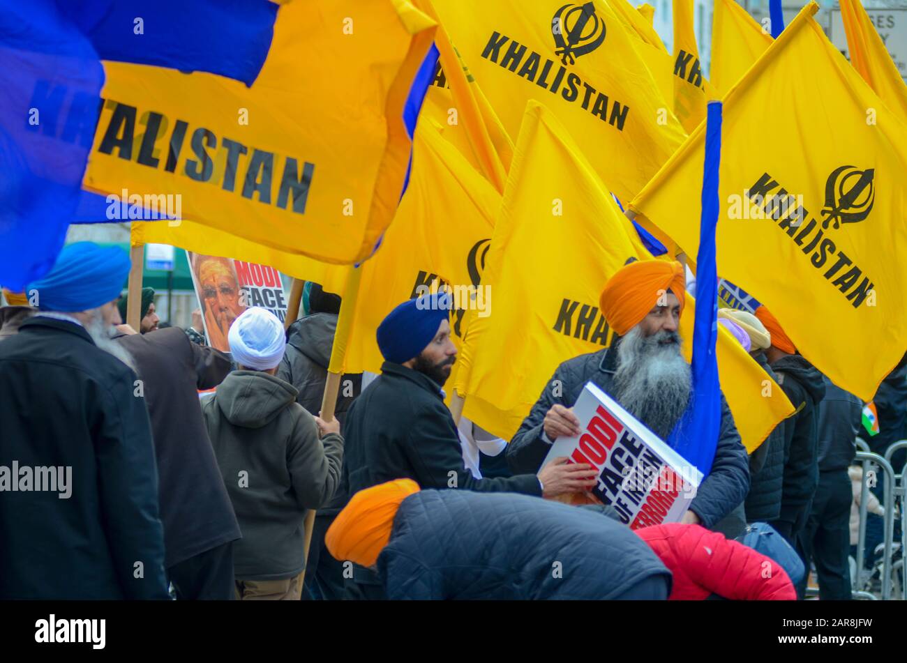 Demonstranten vor dem indischen Konsulat in New York rufen indische Govts Entscheidung über Einwanderung und Entrechtung von Muslimen in Indien auf. Stockfoto