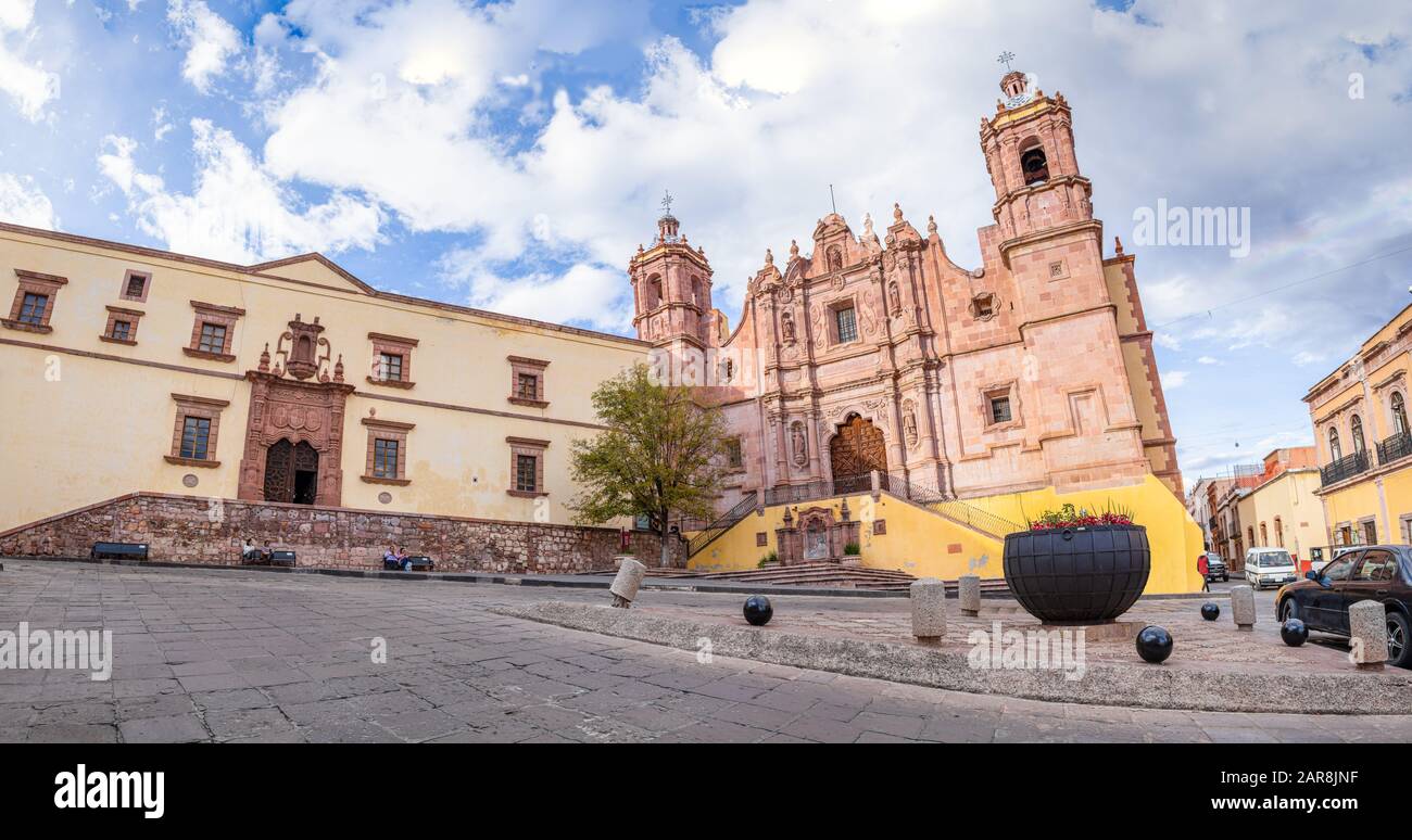 Die Parroquia de Santo Domingo und das Museum Pedro Coronel in Zacatecas, Bundesstaat Zacatecas, Mexiko Stockfoto