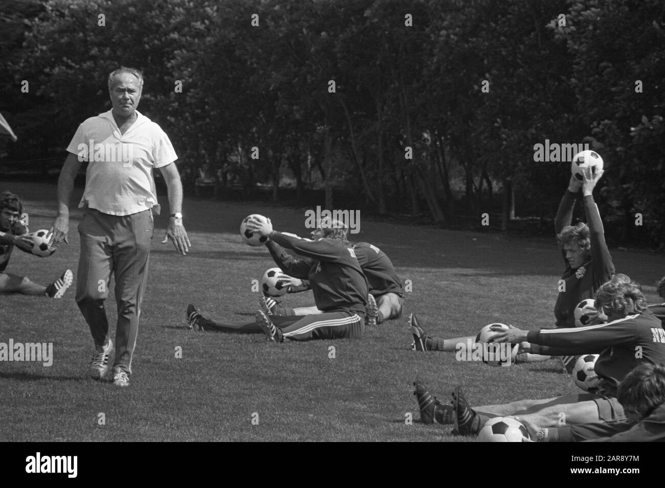 Trainingsauswahl Niederländische Mannschaft in Zeist Datum: 17. August 1972 Ort: Utrechter, Zeist Schlüsselwörter: Auswahlen, Sport, Fußball Stockfoto