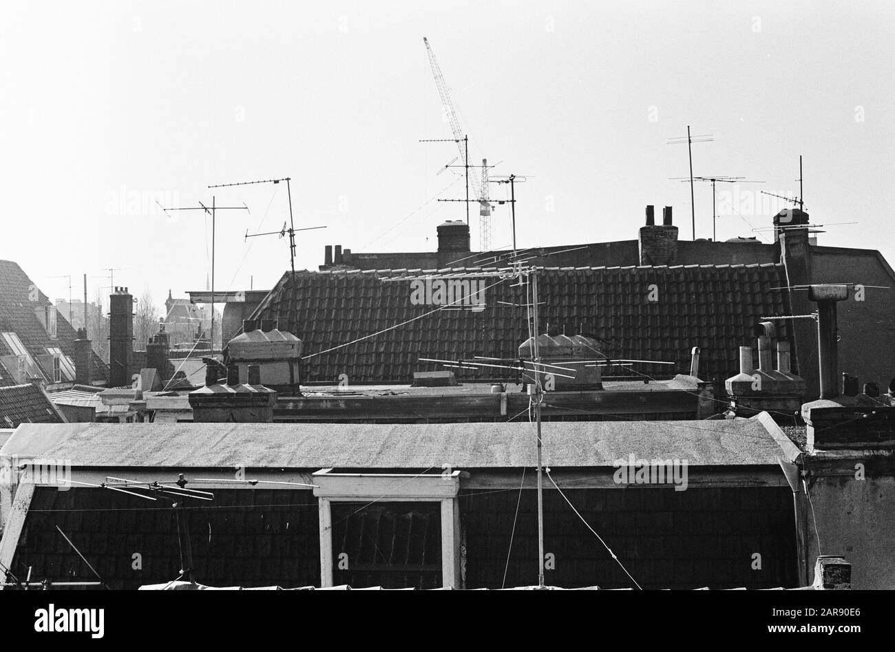 TV-Antennen auf Dächern Datum: 25. April 1966 Schlagwörter: ROAKEN Stockfoto