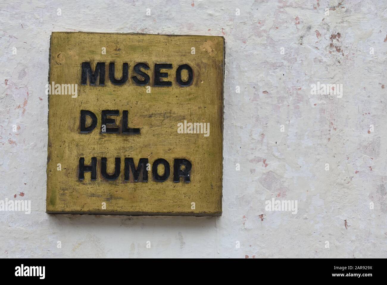 Eintrittsschild zum Humormuseum (englische Übersetzung) in San Antonio de los Banos Kuba Stockfoto