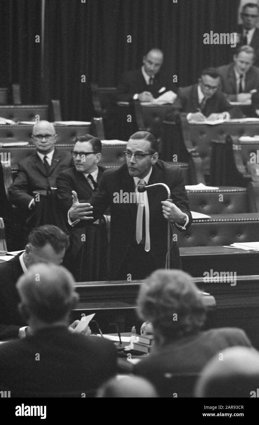 Zweite Kammer Regierung Antwort Minister Witteveen auf das Wort Datum: 10. Oktober 1968 Schlüsselwörter: Regierungen persönlicher Name: Witteveen, Johan Stockfoto