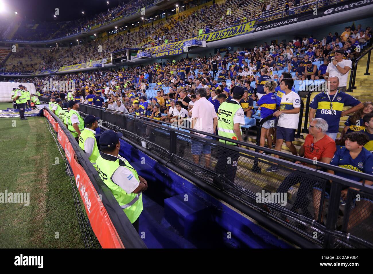 Buenos Aires, Argentinien - 26. Januar 2020: Boca Junior Bombonera Stadion hat vor kurzem für den neuen Start der Meisterschaft in Bueno gemalt und reformiert Stockfoto