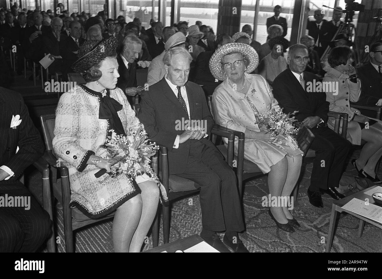 Erasmus Award 1968 Datum: 3. Mai 1968 Schlagwörter: Queens, Awards, Princesses persönlicher Name: Bernhard (Prinz Niederlande), Moore, Henry Stockfoto