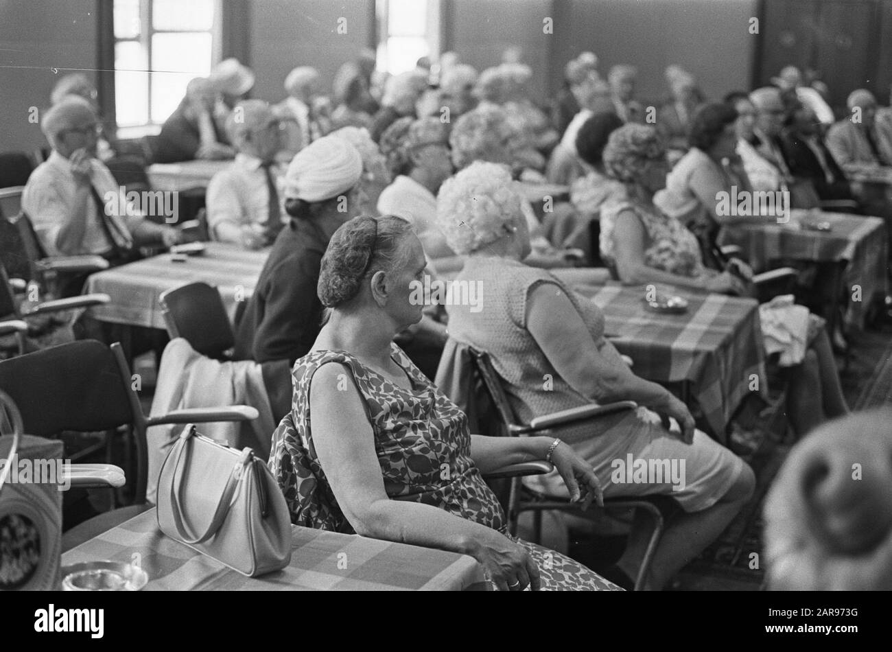 Sitzung der Älteren Partei Allgemeininteresse; ältere Frauen am Versammlungsdatum: 6. August 1970 Schlagwörter: Ältere Menschen, Treffen Personenname: Ältere Menschen Allgemeininteresse Stockfoto