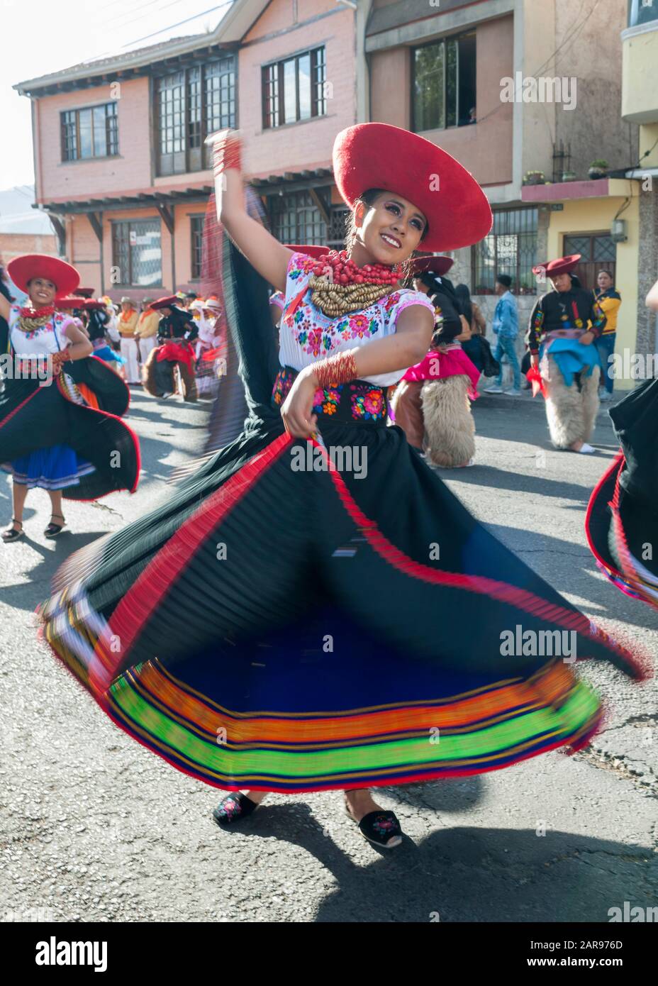 Teilnehmer an einem Straßenfest im neuen Jahr in Riobamba, Ecuador. Stockfoto