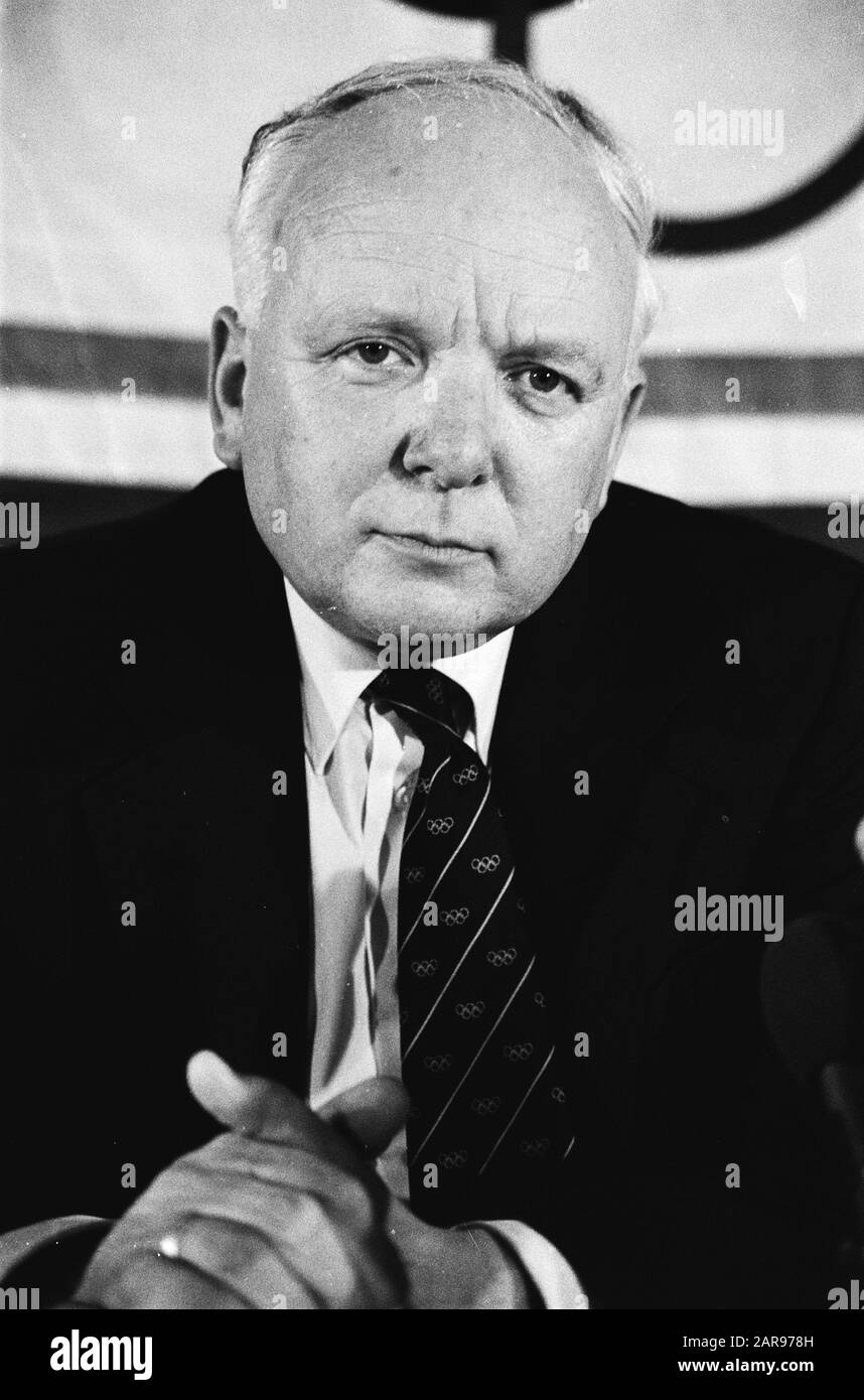 Treffen des NOC über die Teilnahme an Olympischen Spielen in Moskau; NOC-Präsident Idenburg Datum: 19. Mai 1980 Ort: Moskau Stichwörter: Sport Person Name: Idenburger Institution Name: NOC Stockfoto