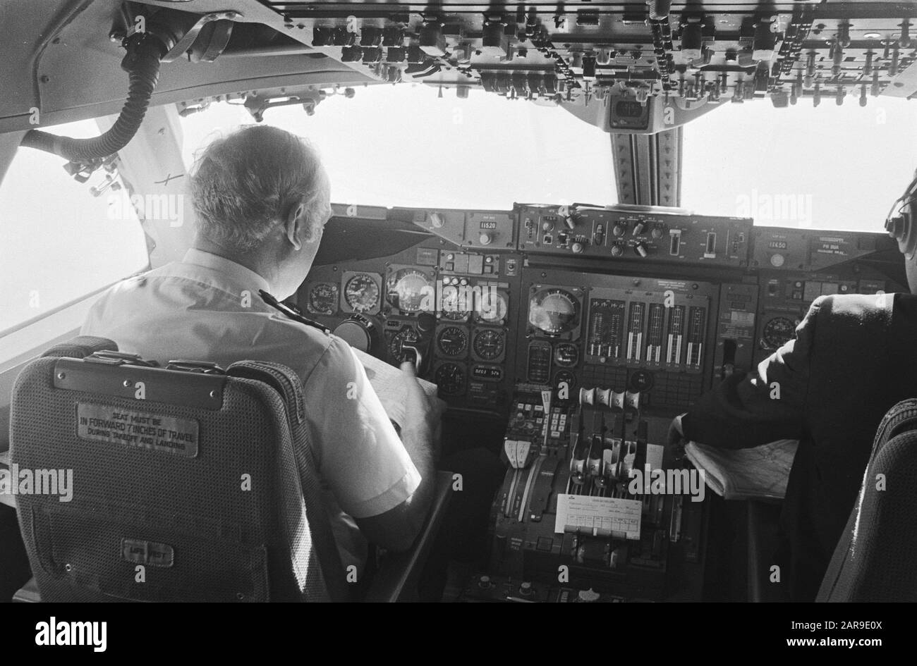 Flug mit Boeing 747 von Schiphol nach Rom; Cockpit-Datum: 27. Februar 1971 Schlagwörter: Cockpit, Name der Flugzeugperson: Boeing 747 Institutionenname: Schiphol Stockfoto