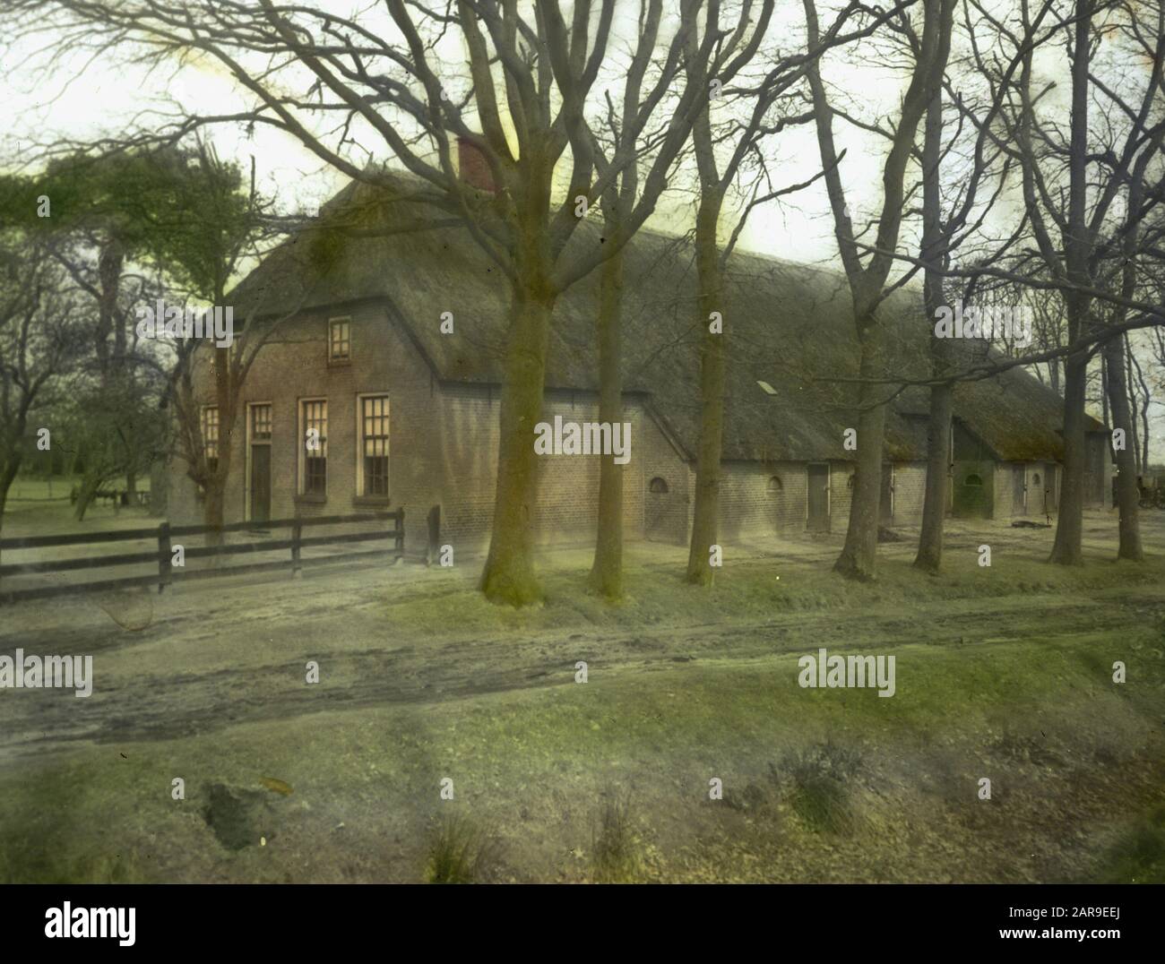 Alte landwirtschaftliche Gebäude, Wohnungen, altes Bauernhaus, Pesse Datum: Undatierte Lage: Pesse Schlüsselwörter: Alte landwirtschaftliche Gebäude, Wohnungen Personenname: Alte drentse Farm Stockfoto