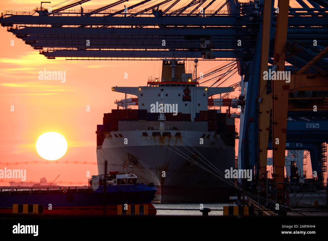 Hafenfreight Perspektive für Import und Export Stockfoto