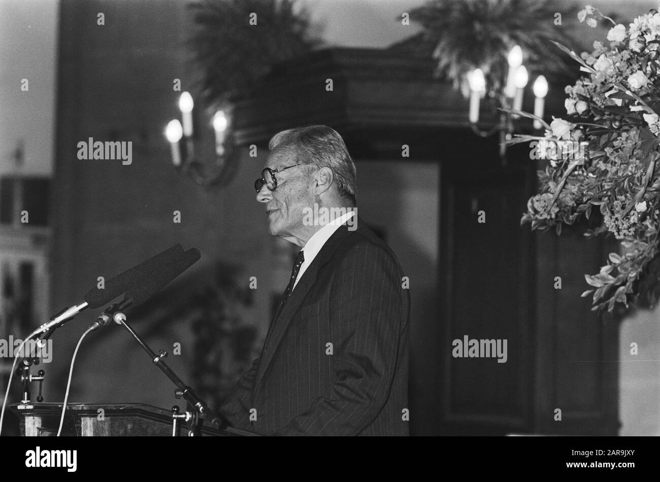Willy-Brandt-Sprache bei der Eröffnung der Ausstellung "Die Welt der Anne Frank" in der Westerkerk Datum: 12. Juni 1985 Standort: Amsterdam, Noord-Holland Schlüsselwörter: Eröffnungen, Ausstellungen, Weltkrieg persönlicher Name: Brandt, Willy-Institution Name: Westerkerk Stockfoto