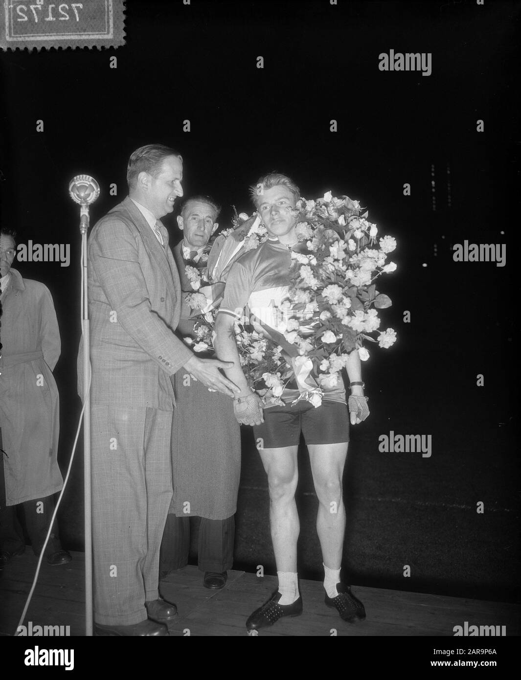 Rad-Meisterschaft Olympiastadion. Preisträger. Datum: 4.Juli 1955 Ort: Amsterdam, Noord-Holland Schlüsselwörter: Sport, Radsport Name Der Einrichtung: Olympiastadion Stockfoto