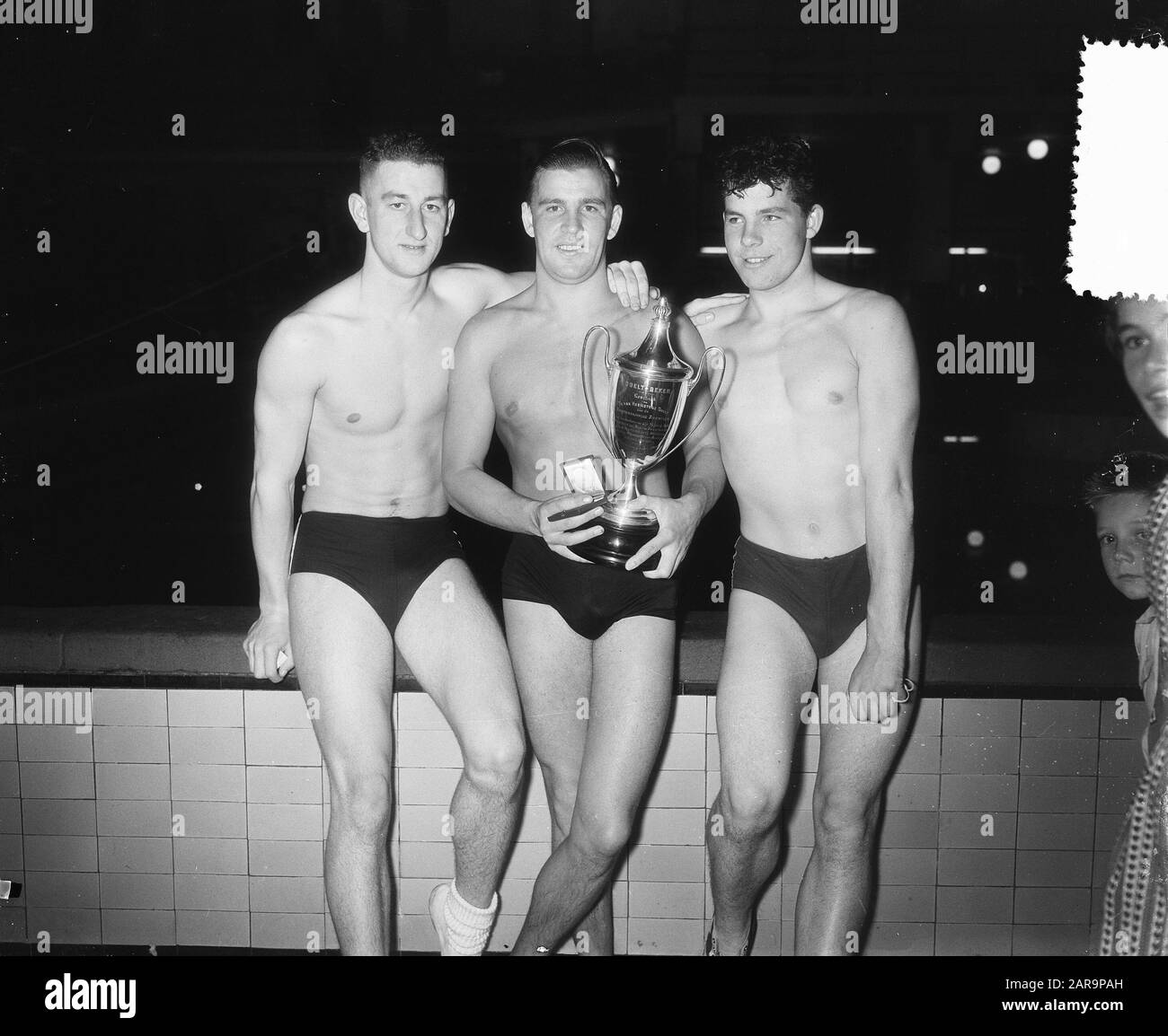 Schwimmen 200 m Freistil Herrenzeit 2.12.1 85-jähriges Jubiläum Schwimmverein az 1870 Datum: 22. Oktober 1955 Ort: Amsterdam, Noord-Holland Schlagwörter: Schwimmer Personenname: J de jong, Obelt-Cup, TH hoogvliet, w de vreng Stockfoto