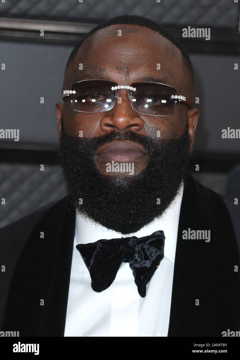 Los Angeles, Vereinigte Staaten. Januar 2020. Los ANGELES, KALIFORNIEN, USA - 26. JANUAR: Rick Ross kommt bei den 62. GRAMMY Awards am 26. Januar 2020 im Staples Center in Los Angeles, Kalifornien, USA, an. (Foto von Xavier Collin/Image Press Agency) Credit: Image Press Agency/Alamy Live News Stockfoto