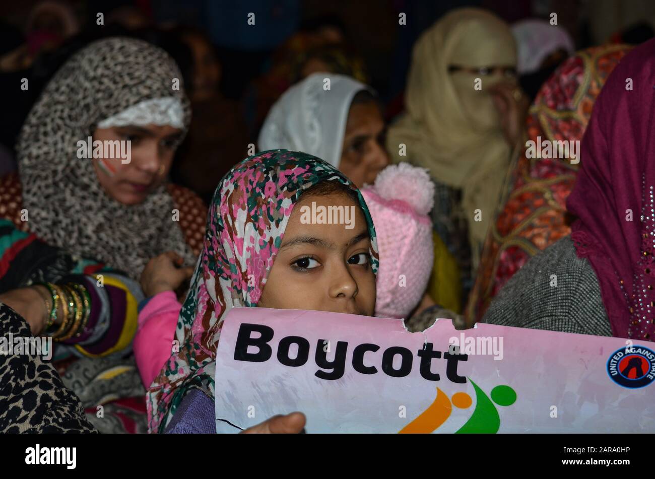 Frauen Protestieren gegen CAA & NRC, Shaheen Bagh, Neu-Delhi, India-14. Januar 2020: Ein Mädchen, das Spielkarte hält und gegen CAA & NRC protestiert. Stockfoto