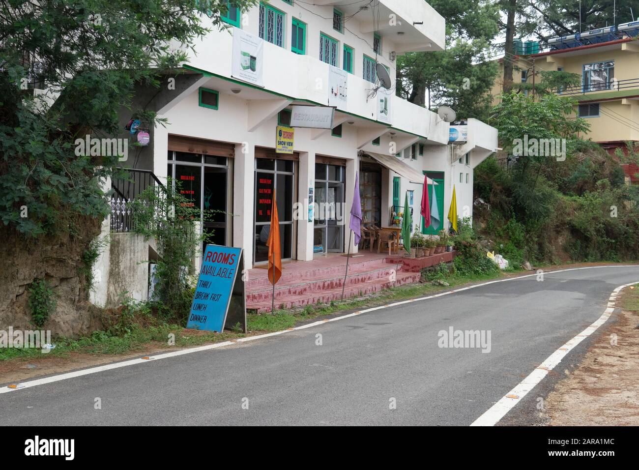 Kleines Hotel mit Zimmern verfügbar Schild, Papersali, Almora, Uttarakhand, Indien, Asien Stockfoto