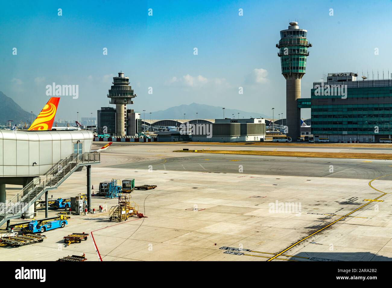 Lantau, Hongkong - 16. November 2019: Blick Auf den Flughafen auf der Landebahn Stockfoto