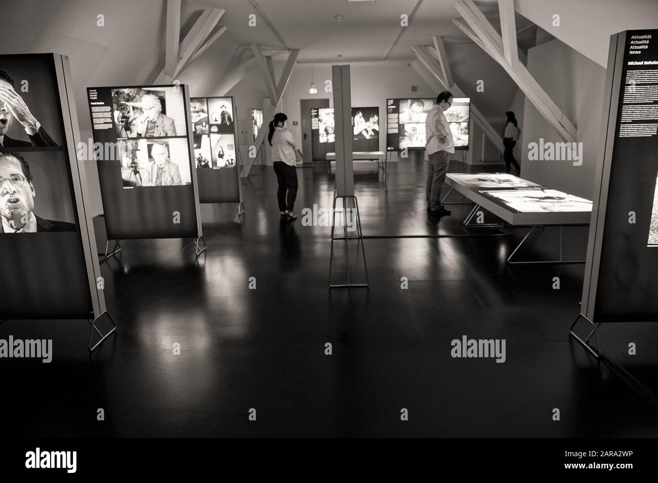 Fotografie auf Ständen, Museum, Zürich, Schweiz, Europa Stockfoto