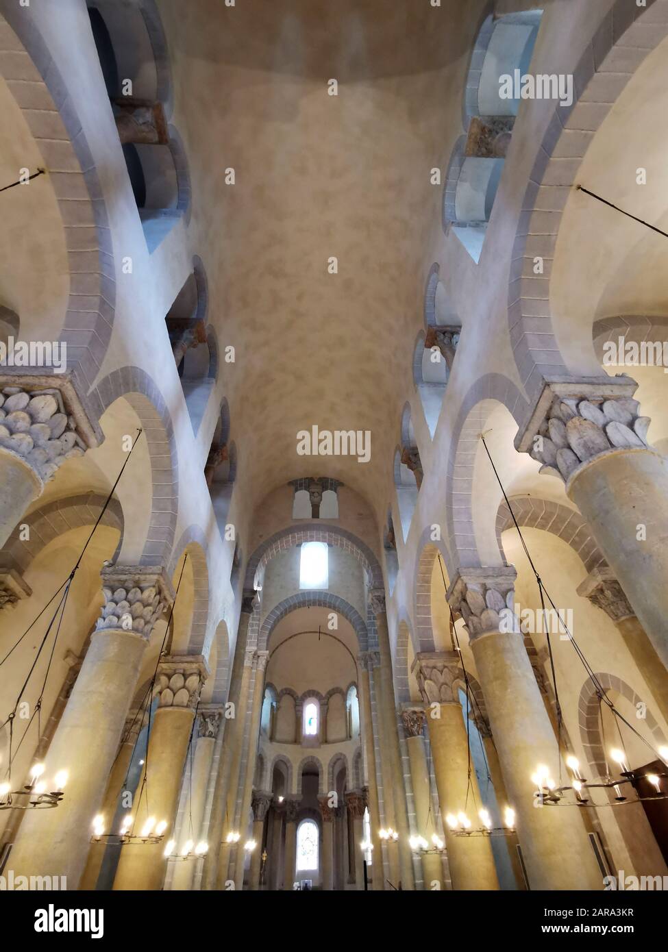 St. Nectaire. Im Inneren der kirche der romanik Stockfoto