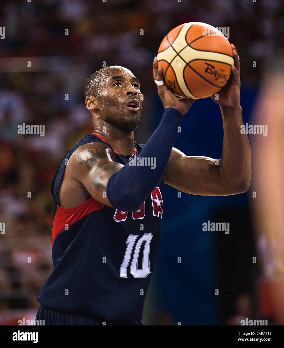 Datei: 27. Januar 2020. Hubschrauberabsturz: Kobe BRYANT ist tot. Archivfoto: Peking, China.16. August 2008.Kobe BRYANT, USA, Action, Spanien - USA - ESP - USA 82: 119, 82-19, Basketball-Vorrunde Gruppe B der Männer, - Olympische Spiele 2008 in Peking Peking China 16.08.2008; Olympischen Sommerspielen 2008 in Peking vom 08.08. Bis 24.08.2008 in Peking/Volksrepublik China; weltweite Nutzung Credit: Dpa/Alamy Live News Stockfoto