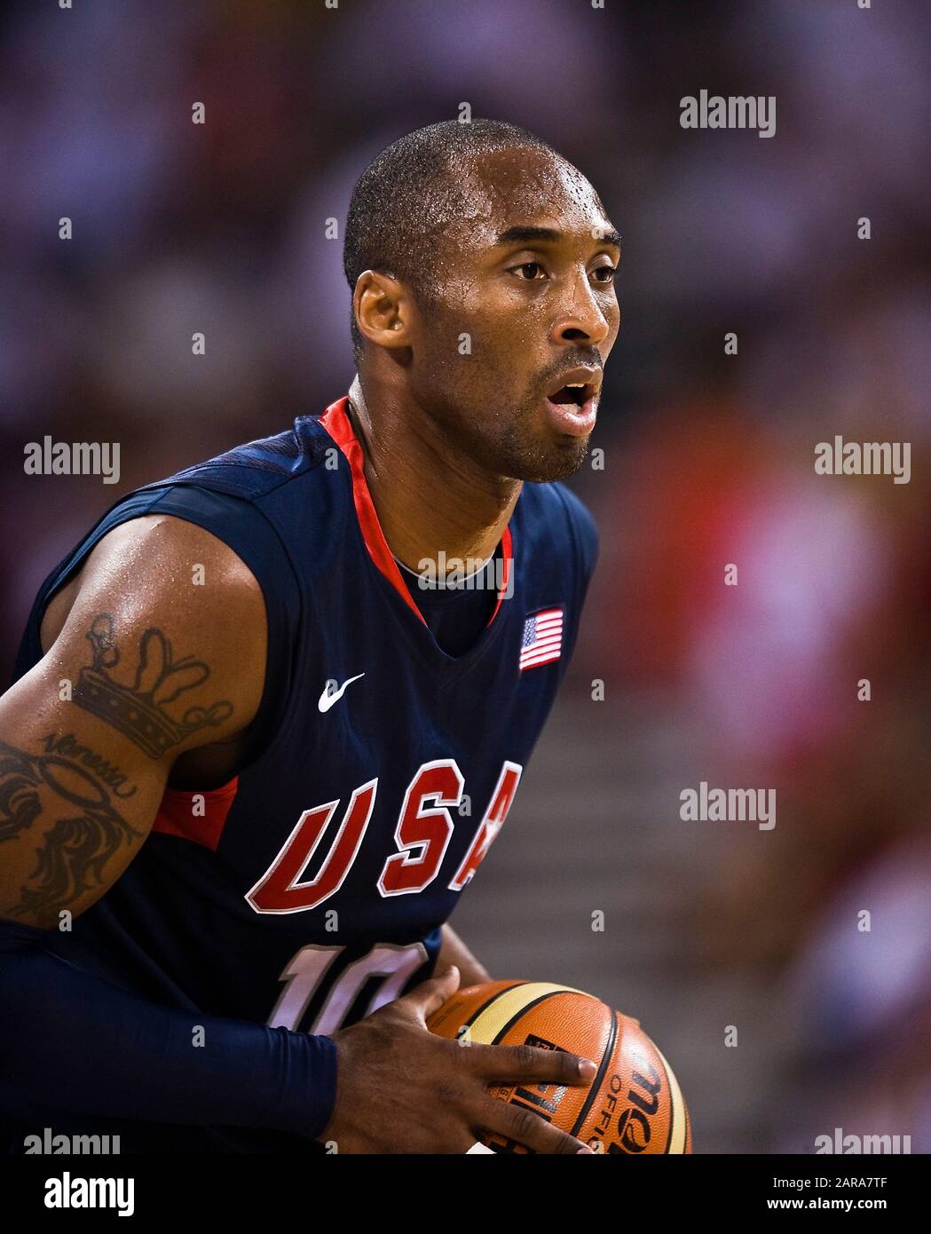 Datei: 27. Januar 2020. Hubschrauberabsturz: Kobe BRYANT ist tot. Archivfoto: Peking, China.16. August 2008.Kobe BRYANT, USA, Action, Spanien - USA - ESP - USA 82: 119, 82-19, Basketball-Vorrunde Gruppe B der Männer, - Olympische Spiele 2008 in Peking Peking China 16.08.2008; Olympischen Sommerspielen 2008 in Peking vom 08.08. Bis 24.08.2008 in Peking/Volksrepublik China; weltweite Nutzung Credit: Dpa/Alamy Live News Stockfoto