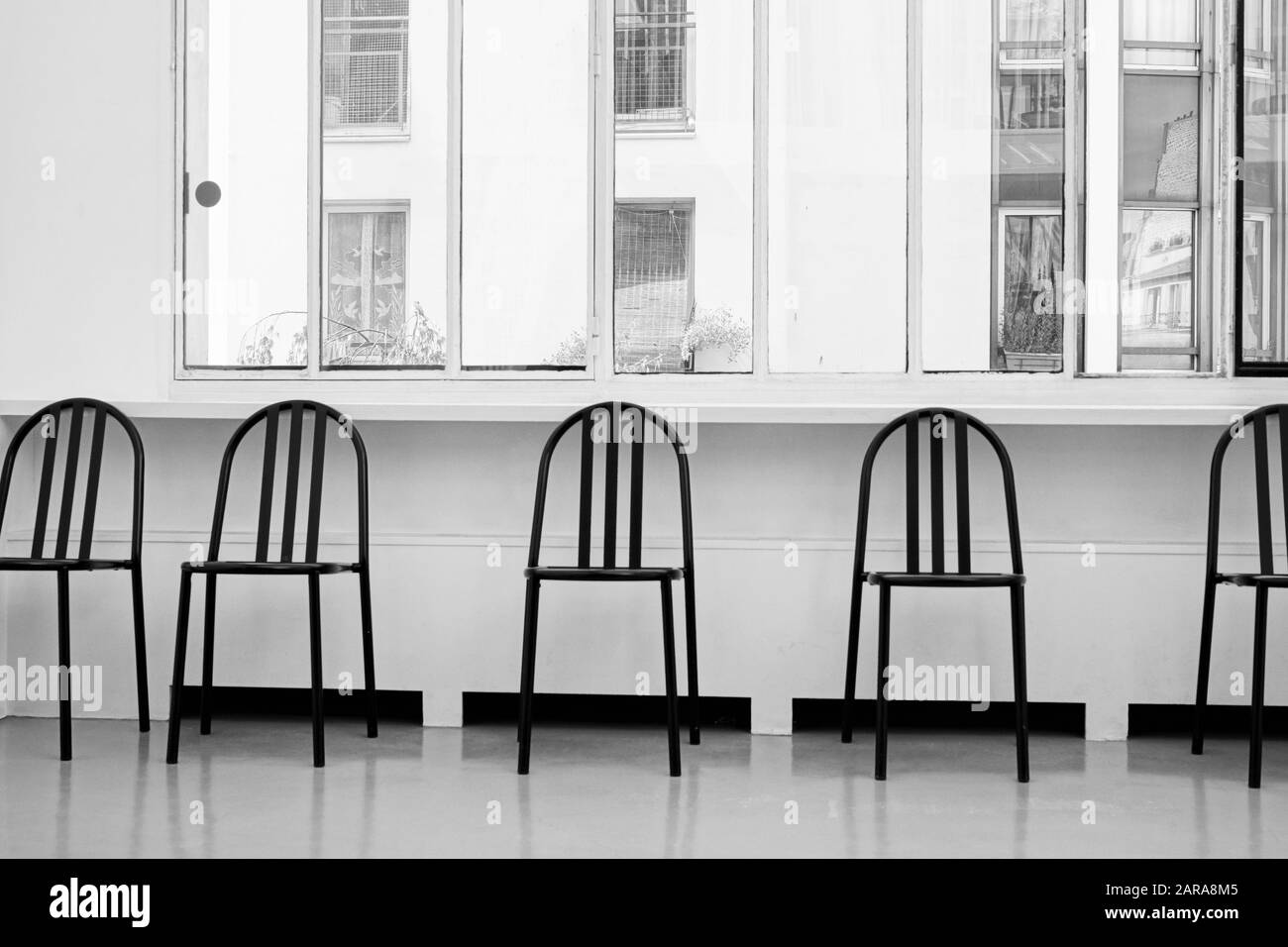 Designer-Stühle, Henri Cartier Bresson Museum, Paris, Frankreich, Europa Stockfoto