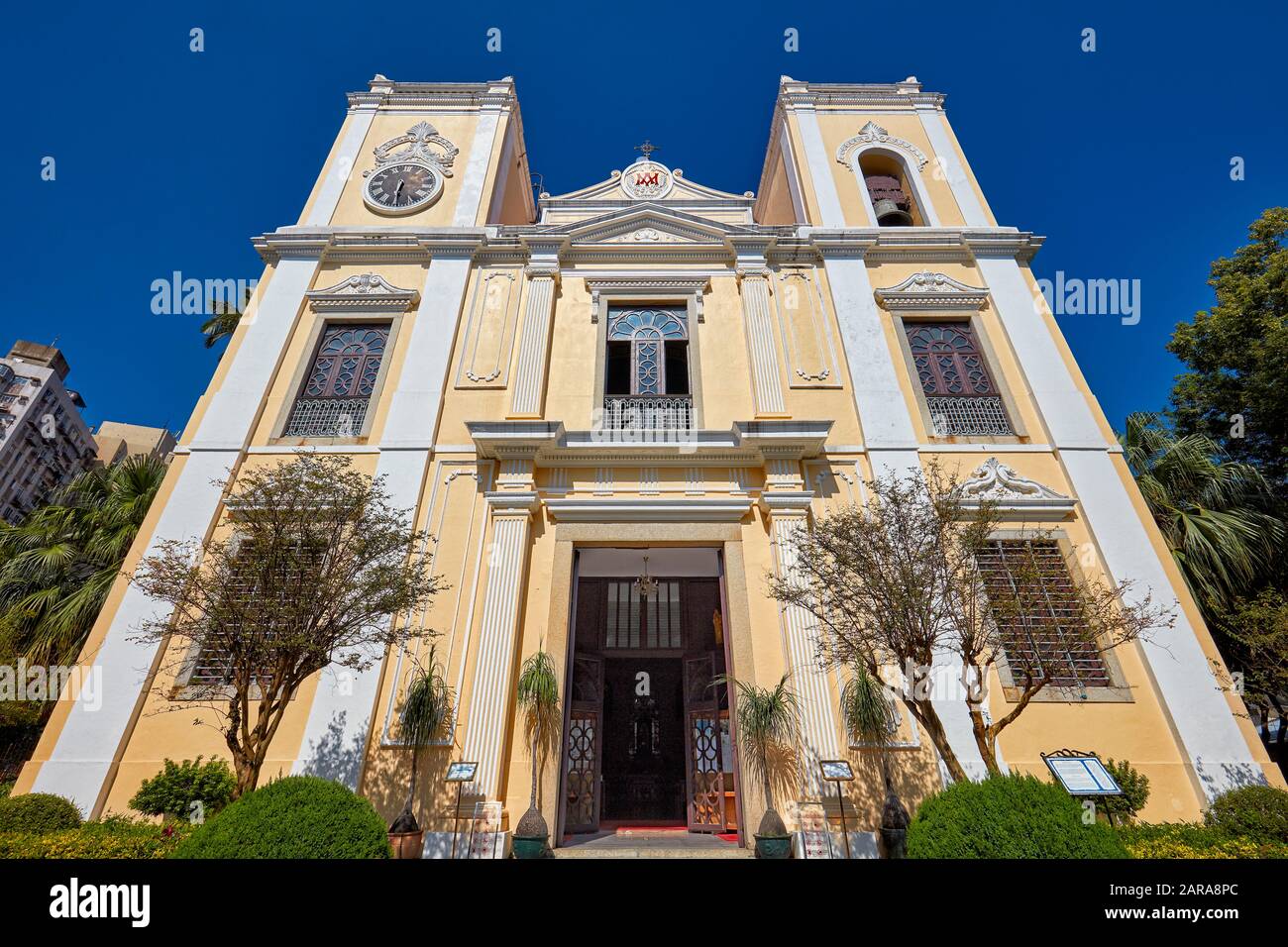 Hauptfassade der Sankt-Lorenz-Kirche, die Mitte des sechzehnten Jahrhunderts erbaut wurde. Macau, China. Stockfoto