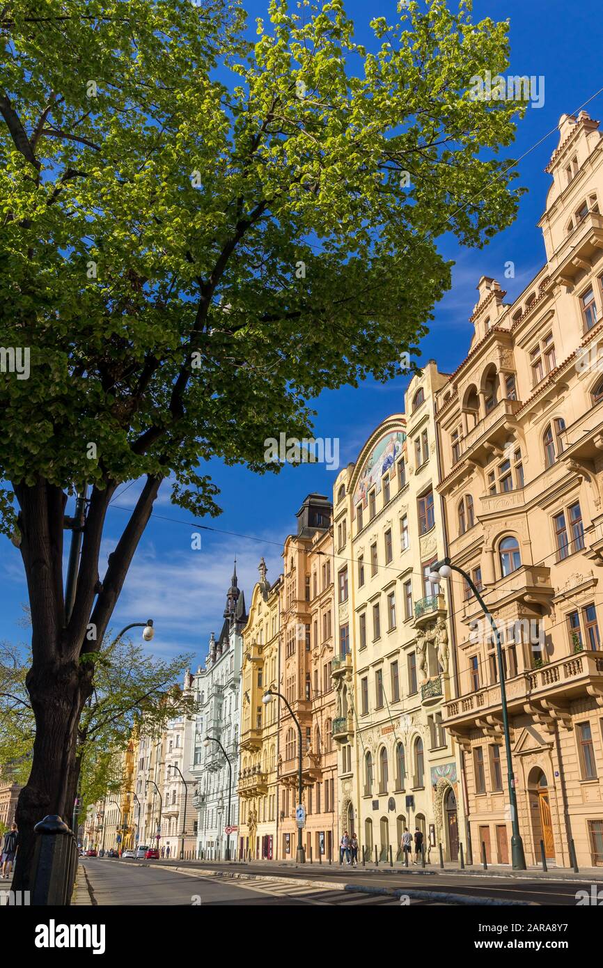 Fassaden von Jugendstilbauten an der Vltava-Flusseinmündung im Bezirk Newtown, Prag, Böhmen, Tschechien, Europa Stockfoto