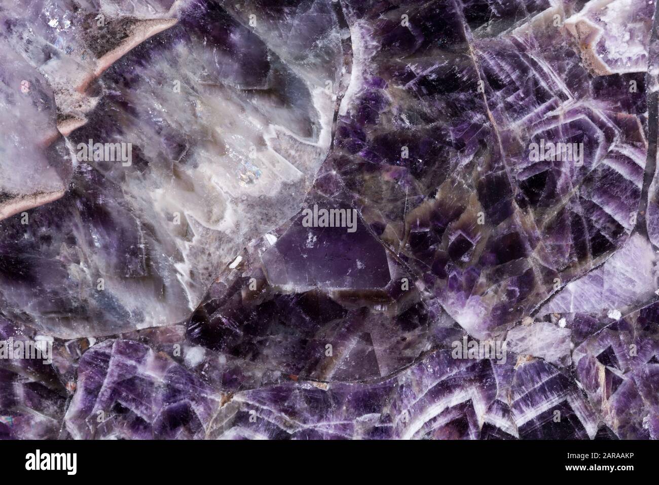 Teure Amethyst Textur mit außergewöhnlicher violetter Oberfläche. Natursteintextur für Kunstwerke. Stockfoto