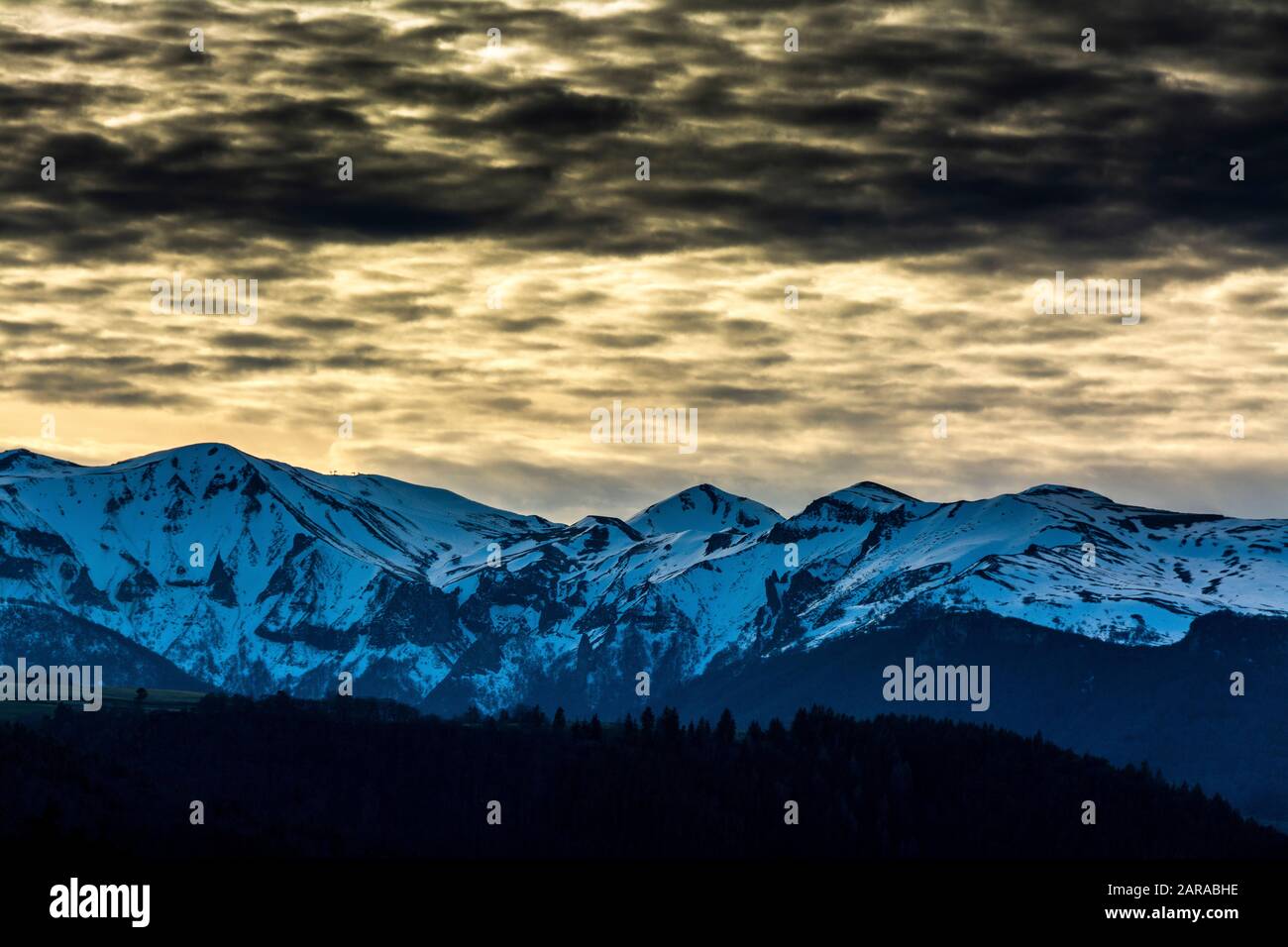 Blick auf das Sancy Massif im Winter, regionaler Naturpark der Vulkane der Auvergne, Puy de Dome, Auvergne-Rh -Alpen, Frankreich Stockfoto