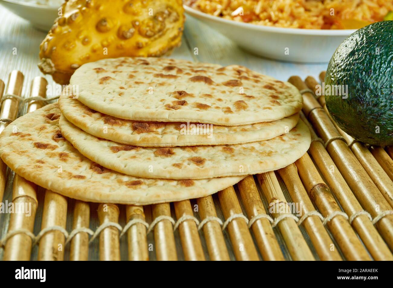 Chapatis, ungesäuertes Fladenbrot, kenianische Küche, Traditionelle afrikanische Gerichte, Top View. Stockfoto