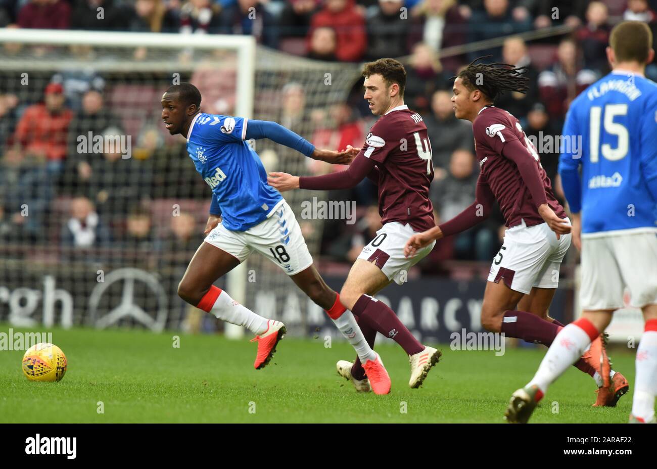 Tynecastle Park .Edinburgh.Scotland.UK. Januar 2020 Hearts 2V Rangers 1 .Ladbrokes Scottish Premiership Match L/r Race for the Ball Rangers Glen Stockfoto