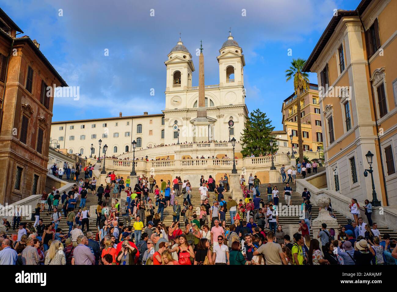 Touristen auf spanischen Stufen in Rom, Italien Stockfoto