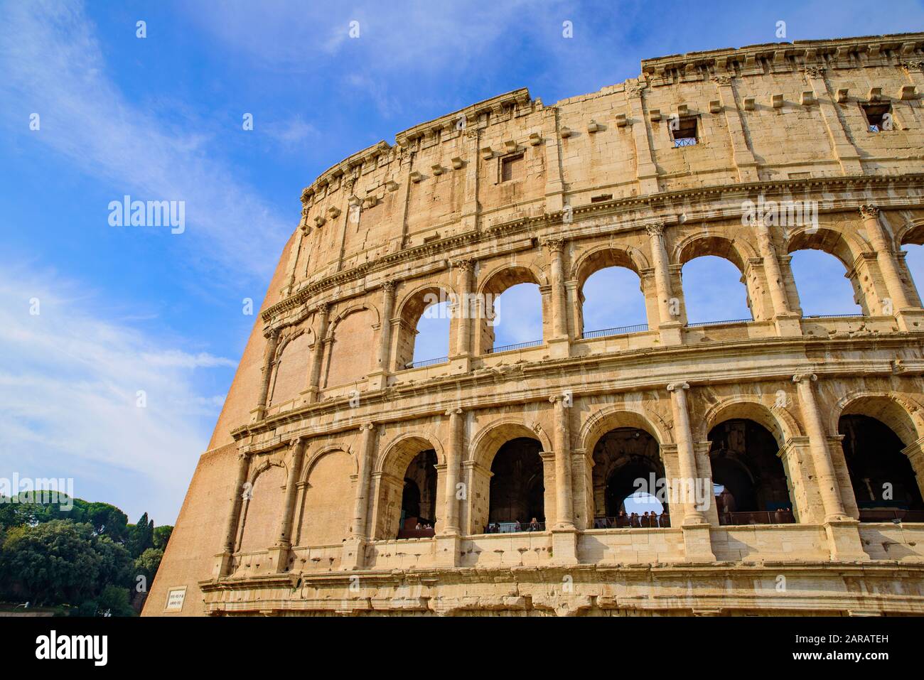 Kolosseum, ein ovales Amphitheater und die beliebteste Touristenattraktion in Rom, Italien Stockfoto