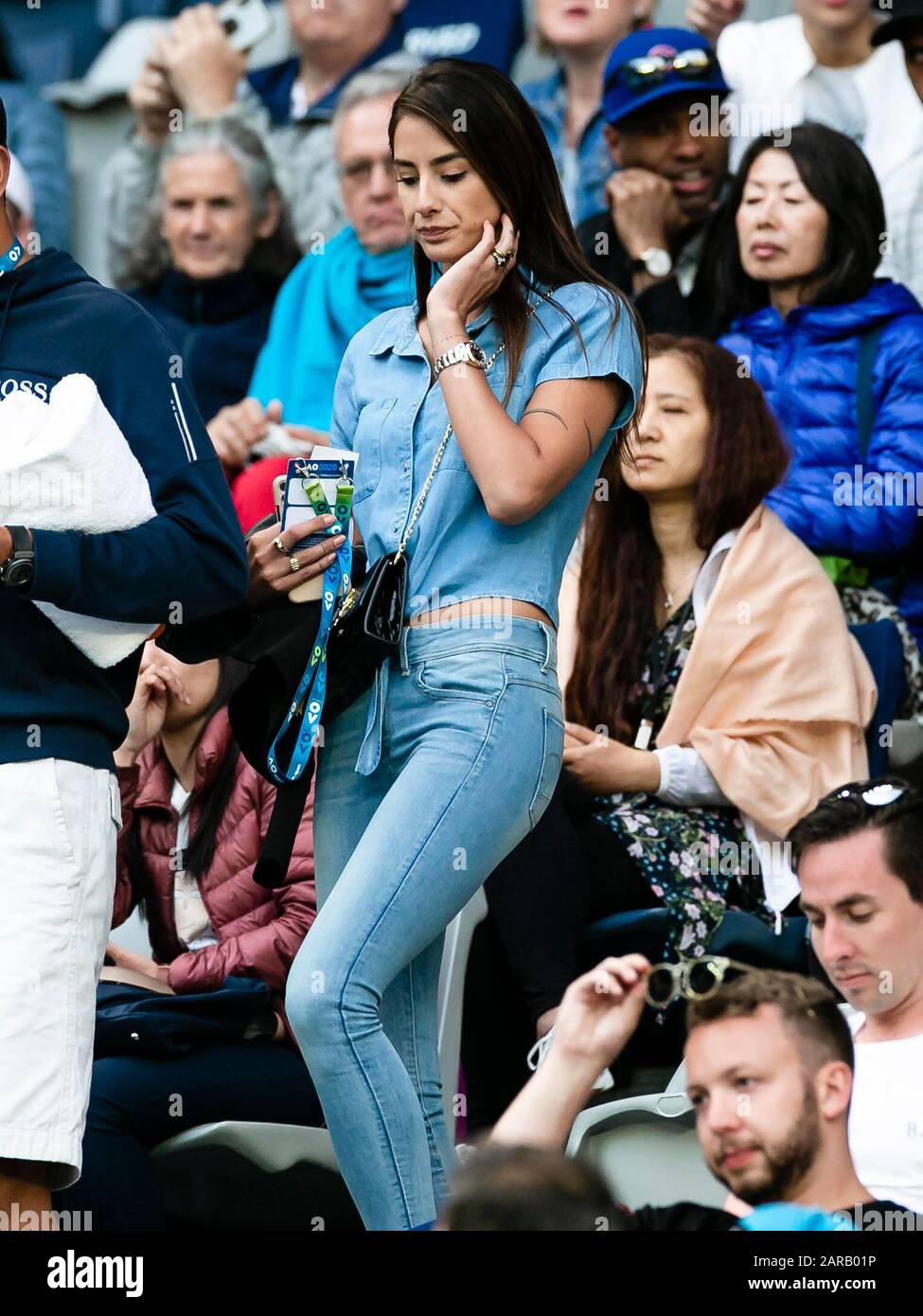 Melbourne Australien Januar 2020 Tennis Grand Slam Australian Open Manner Einzel Runde 16 Rublev Russland Zverev Deutschland Brenda Patea Freundin Von Alexander Zverev Lauft Eine Treppe Hinunter Credit Frank Molter