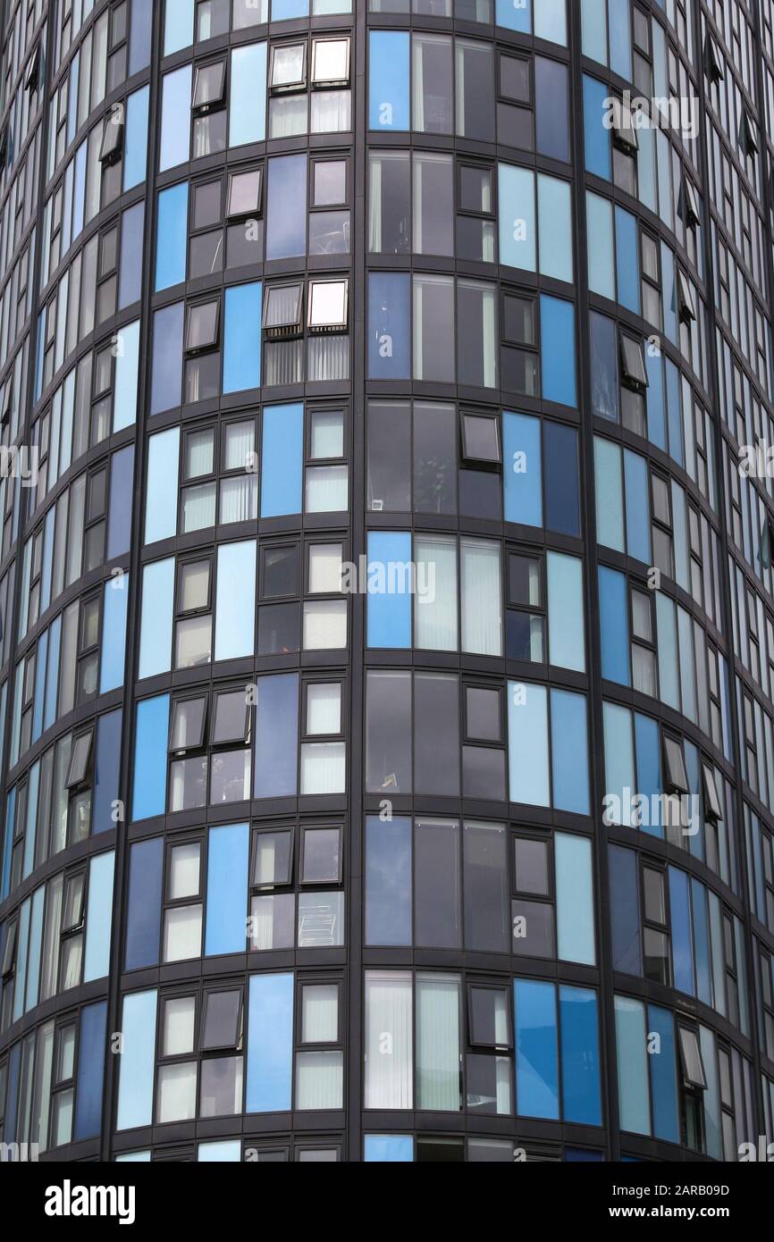 SHEFFIELD, Großbritannien - 10 JULI 2016: Hancock und Echnologische Turm in Sheffield, Yorkshire, Großbritannien. Es wurde von Cartwright Pickard Architekturbüro konzipiert. Stockfoto