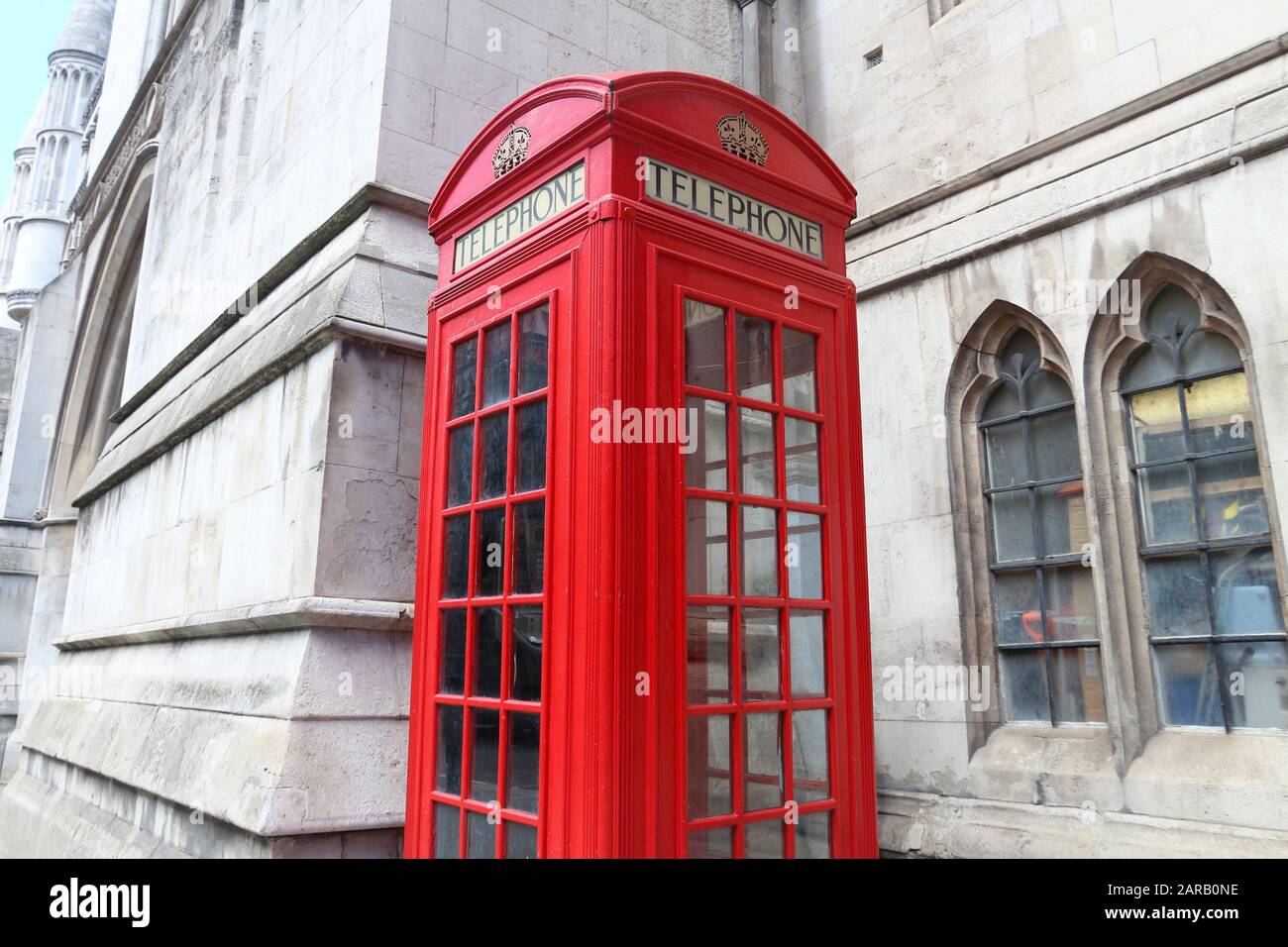 London phone Box - rotes Telefon Kiosk in Großbritannien. Stockfoto