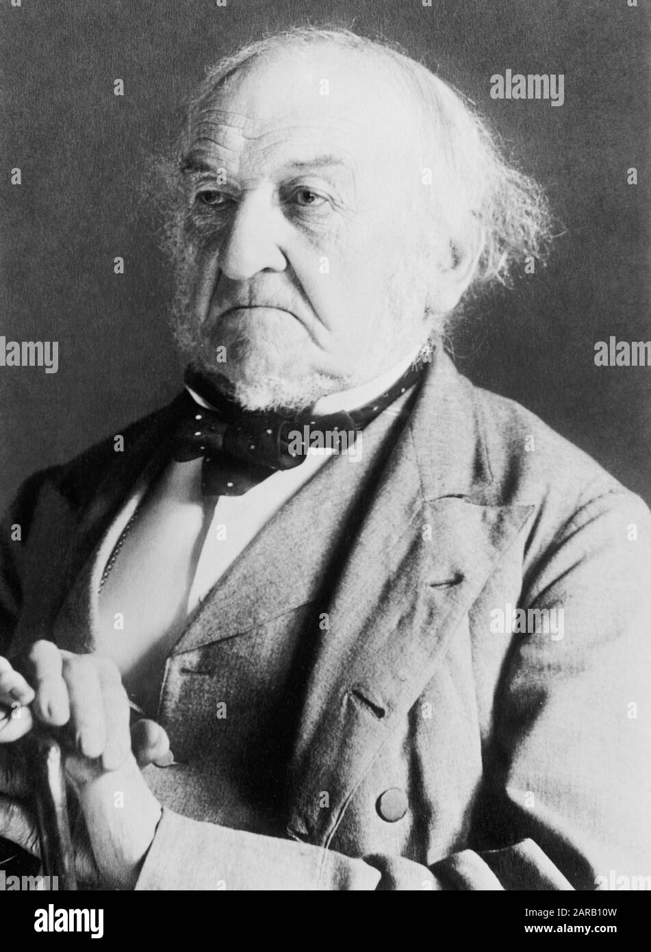 Klassisches Porträtfoto von William Ewart Gladstone (1809 - 1898) - dem britischen Politiker der Liberalen, der zwischen den Jahren von 1868 und 1894 viermal Premierminister des Vereinigten Königreichs war. Foto ca. 1890 von Bain News Service. Stockfoto