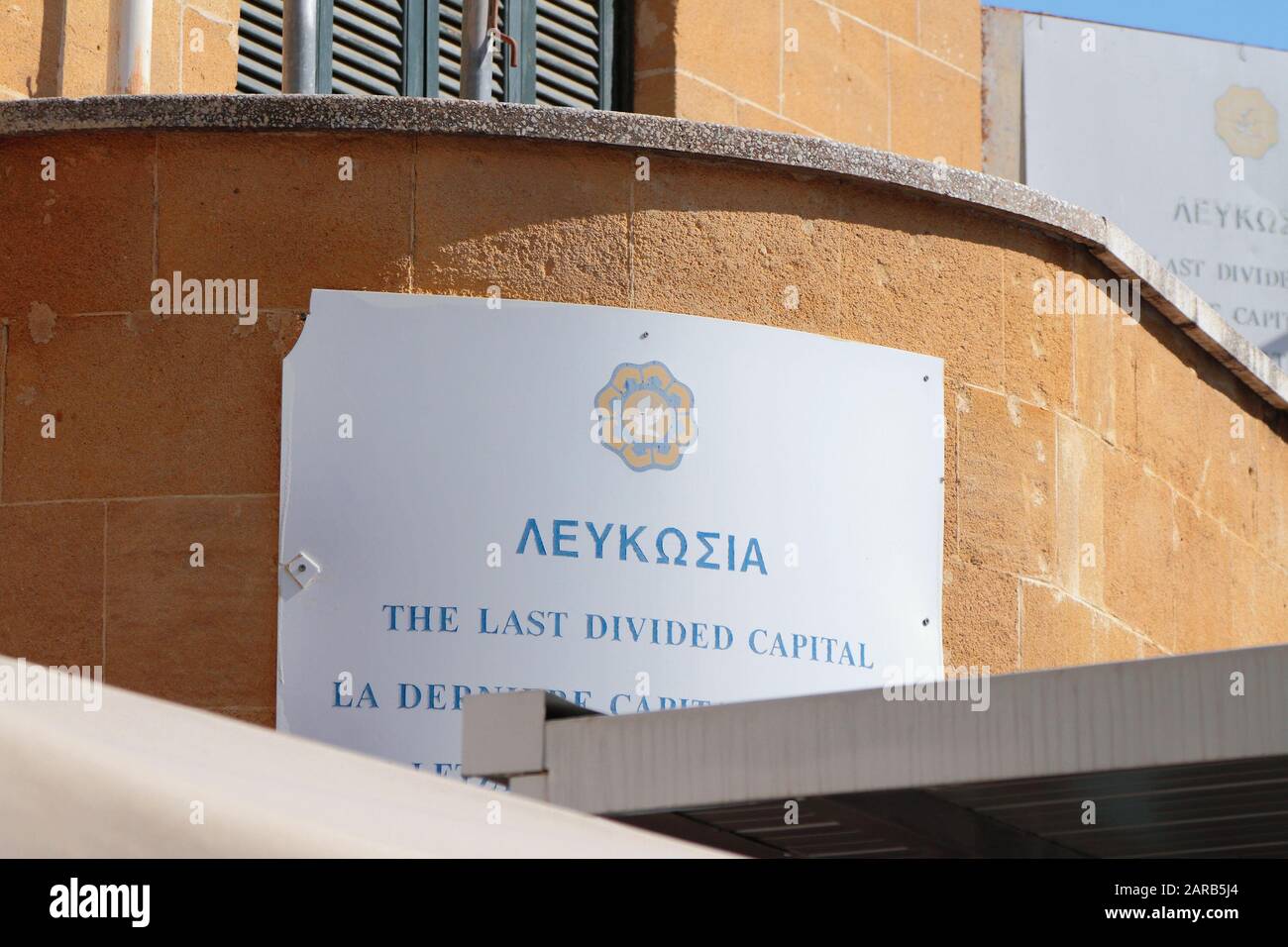 Nikosia, Zypern - 27. Oktober 2019: Stand am Grenzübergangskontrollpunkt der "letzten geteilten Hauptstadt" Stockfoto