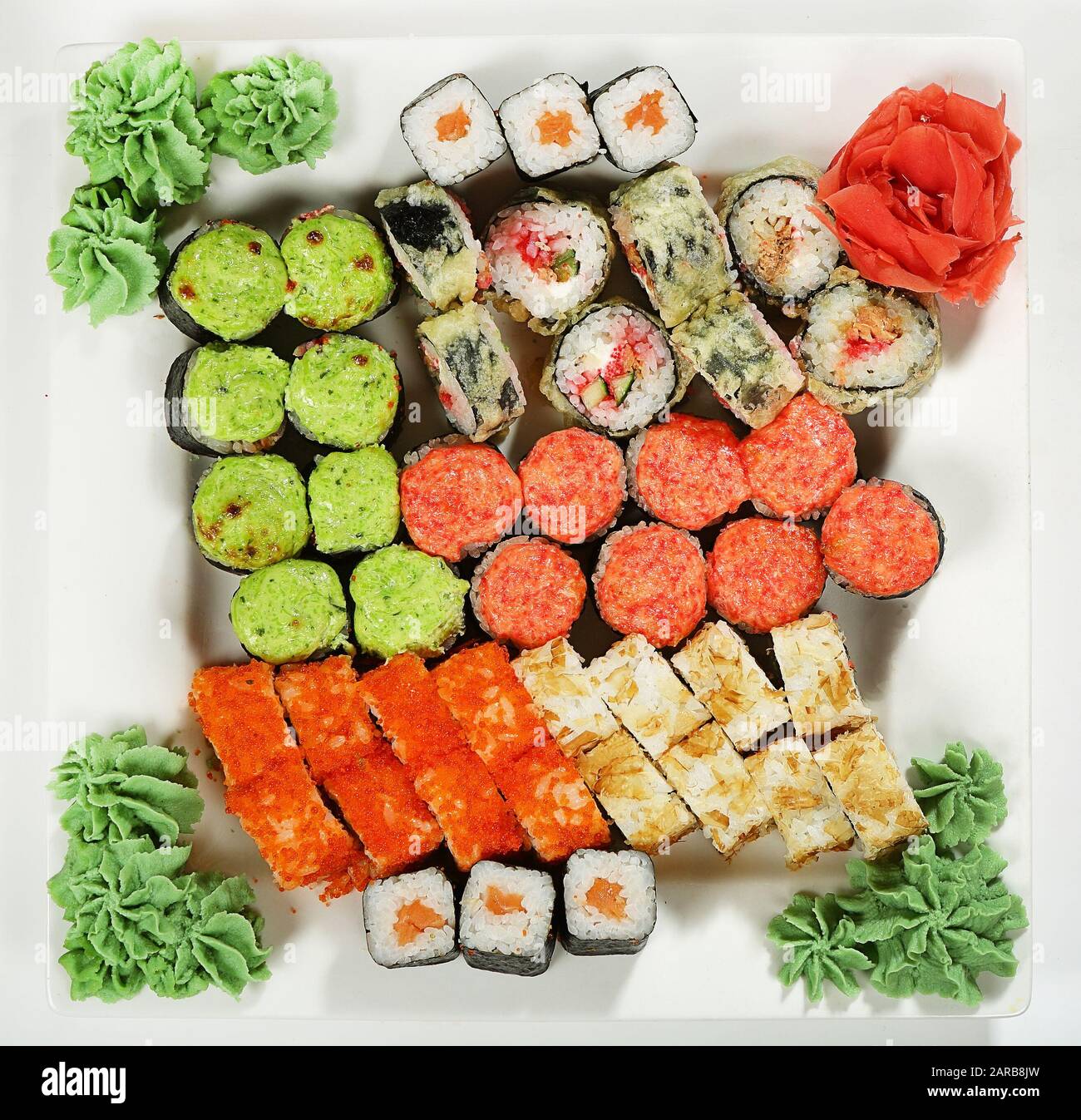 Asiatische Küche, fast Food. Sushi-Set Draufsicht. Stockfoto