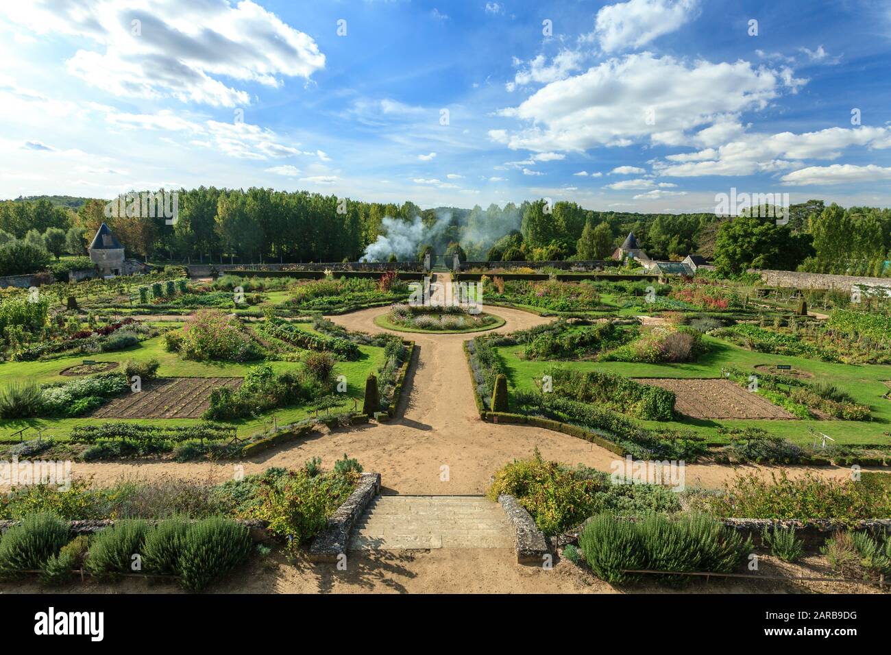 Frankreich, Indre et Loire, Chancay, Chateau de Valmer Gärten, der Gemüsegarten von der Terrasse von Leda aus gesehen (obligatorische Erwähnung Chateau de Valmer) Stockfoto