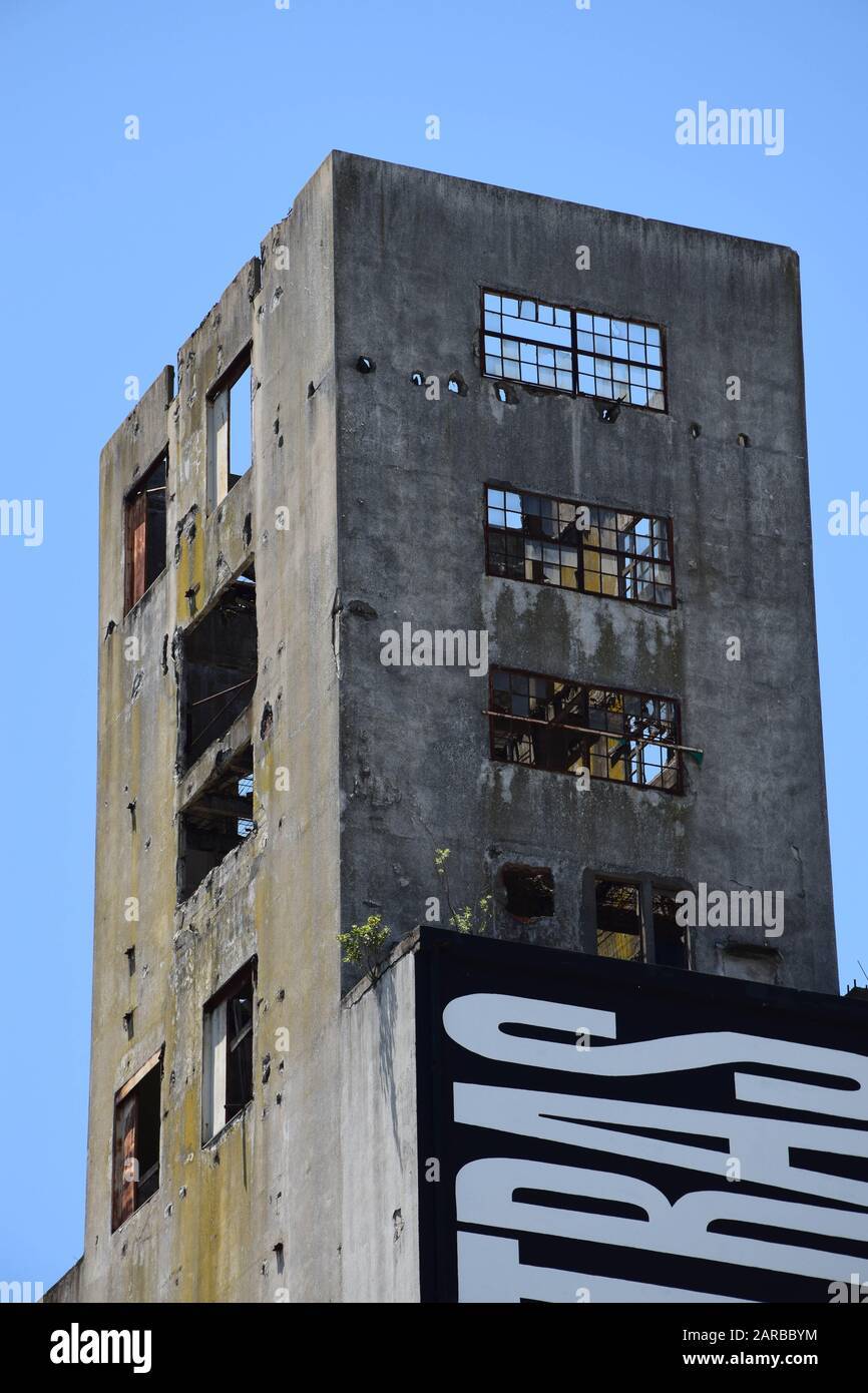 Verlassener Geschäftsturm in der Stadt buenos aires, argentinien Stockfoto