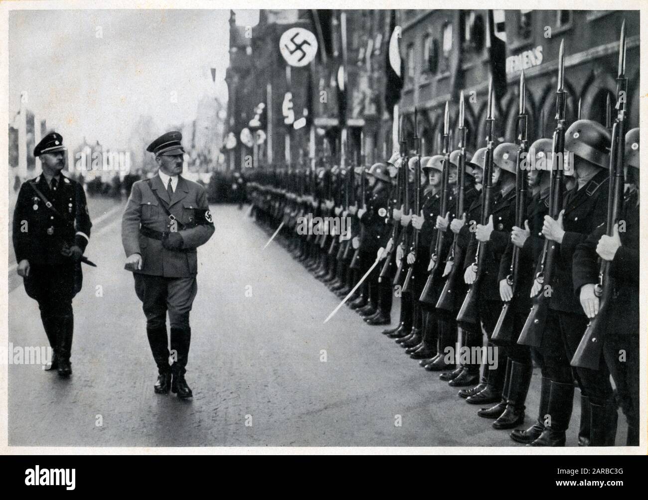 Hitler stellte die gegen die Juden gerichteten Nürnberger Gesetze über Staatsbürgerschaft und Rasse vor. Erstmals zeigte er die Ergebnisse der deutschen Wiederaufrüstung. Datum: September 1935 Stockfoto